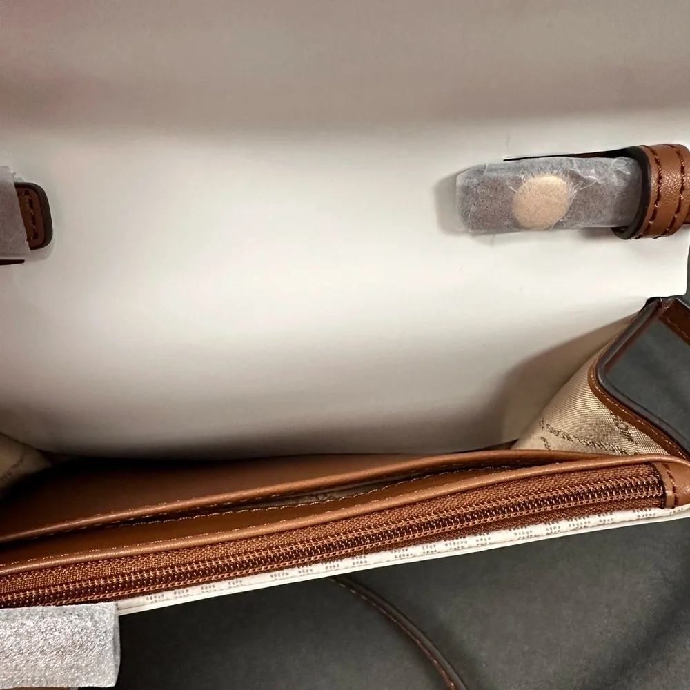Michael‎ Kors Jet Set Travel Multifunction Phone Crossbody